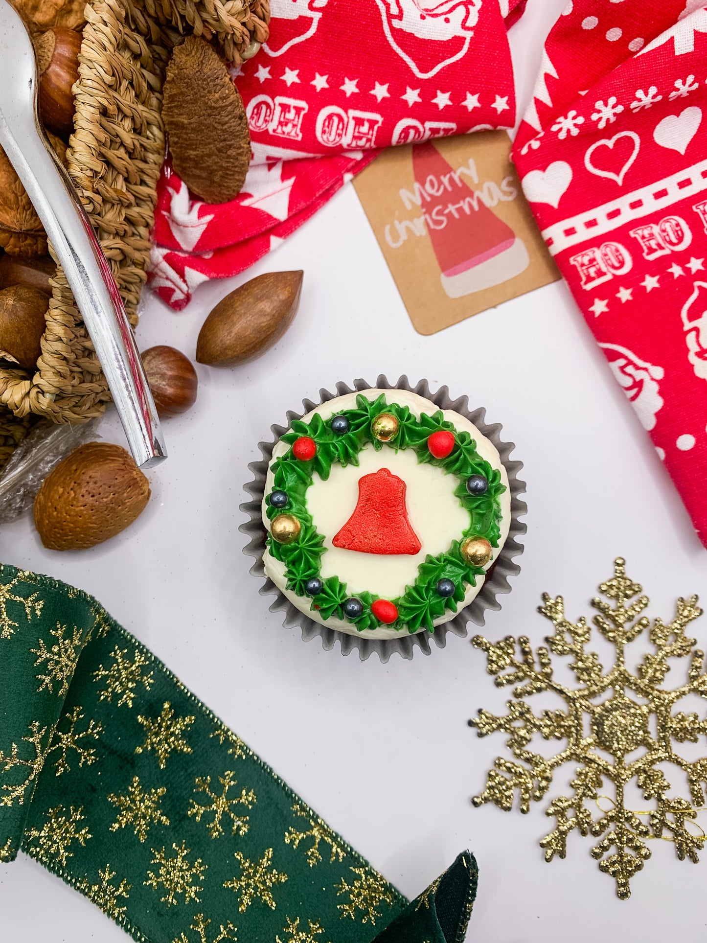 Holiday 2025: Velvet Wreath - The Red Velvet & Cream