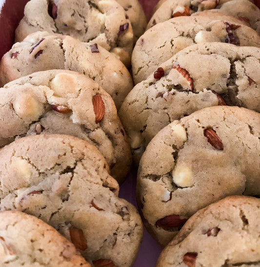 “Oh, Lolaaa”: The Premium White Chocolate Chip & Nut Cookie